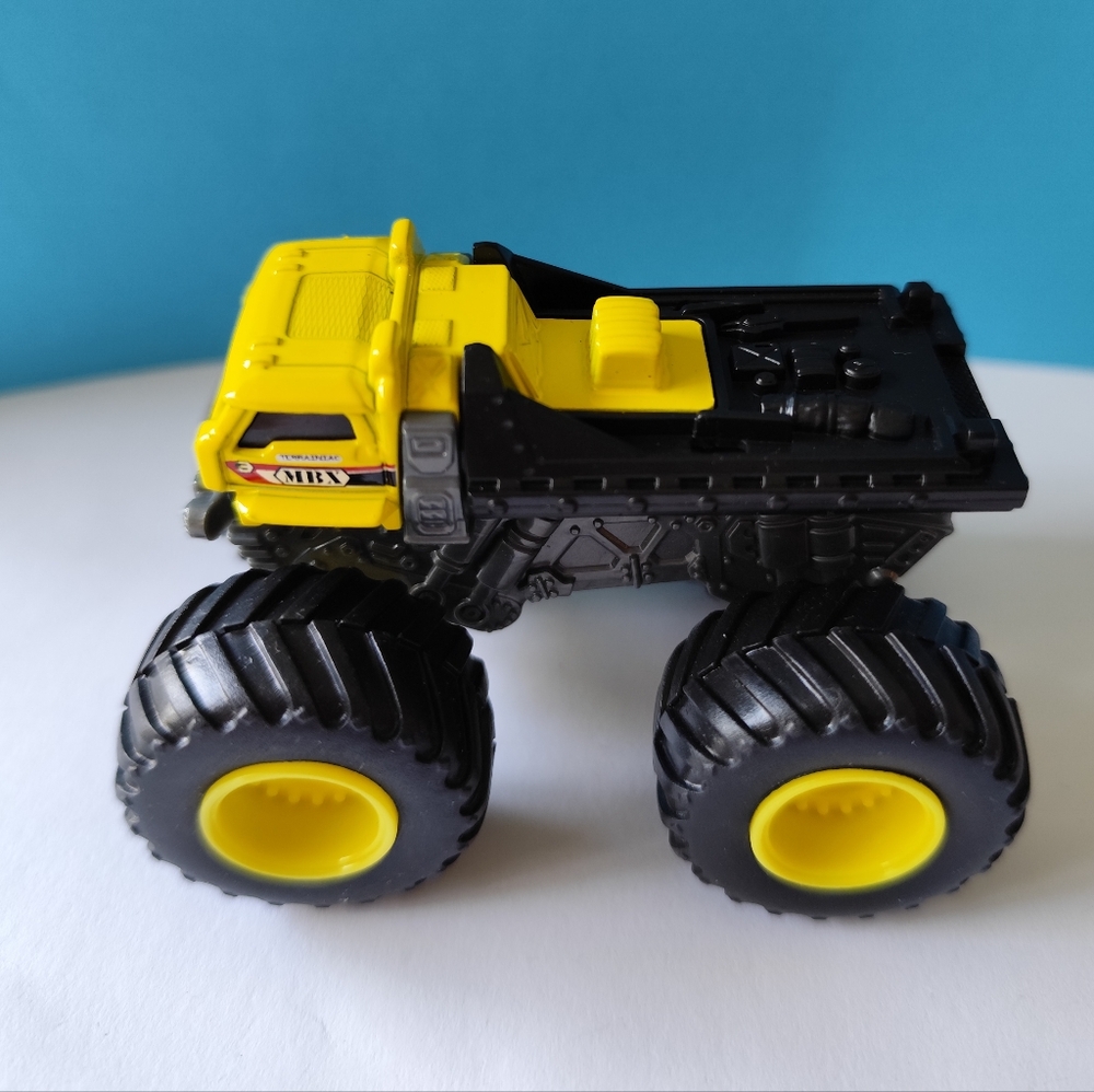 3/$20💗Matchbox MBX Explorers "Terrainiac" Construction Monster Dump Truck 1:64